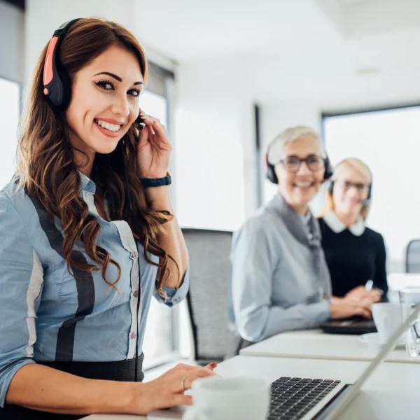 mujer call center